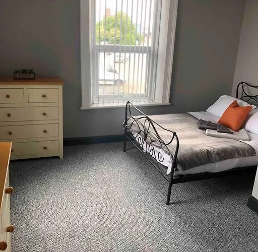 Stylish 5 Bedroom /7Bed Apartment