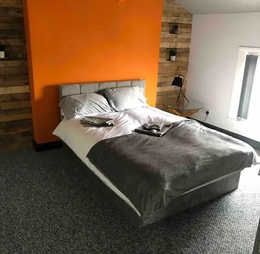 Stylish 5 Bedroom /7Bed Apartment