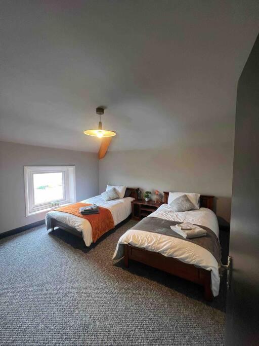 Stylish 5 Bedroom /7bed Apartment Wallasey