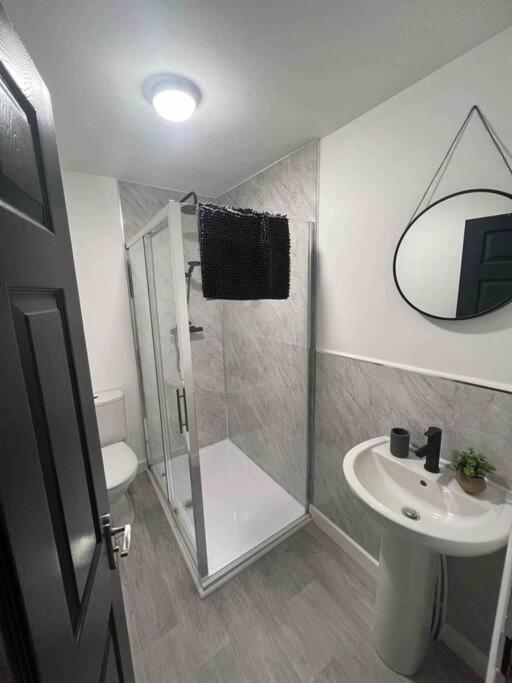 Stylish 5 Bedroom /7bed Wallasey