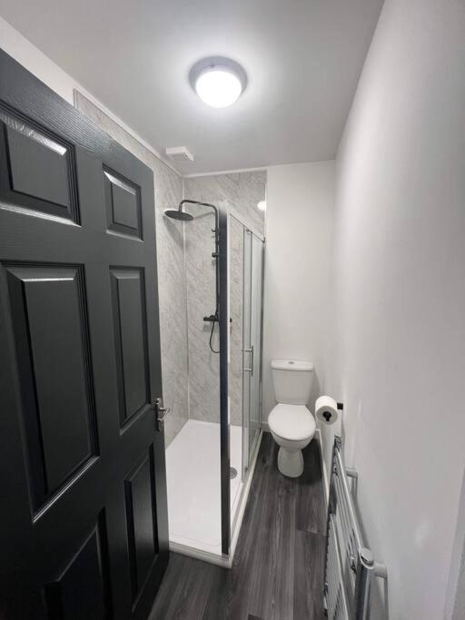 Stylish 5 Bedroom /7bed Wallasey