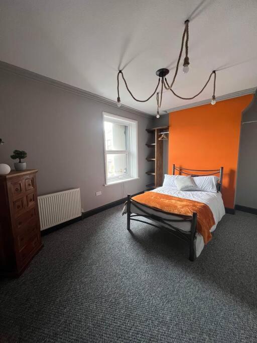 Stylish 5 Bedroom /7bed Apartment