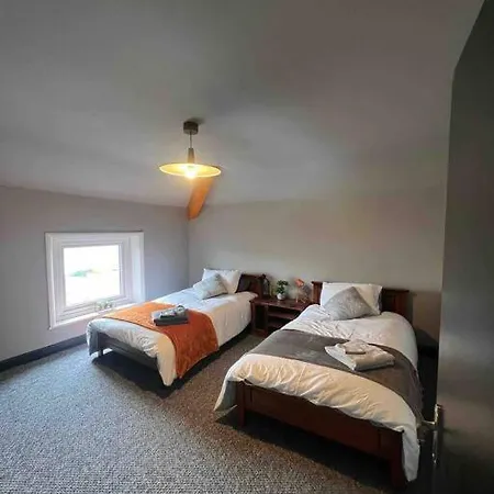 Stylish 5 Bedroom /7Bed Apartment Wallasey Exterior photo